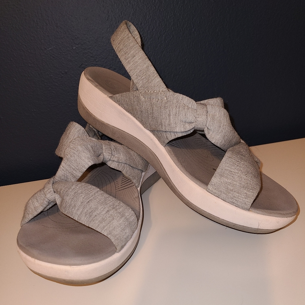 Clarks cloud stepper sandals